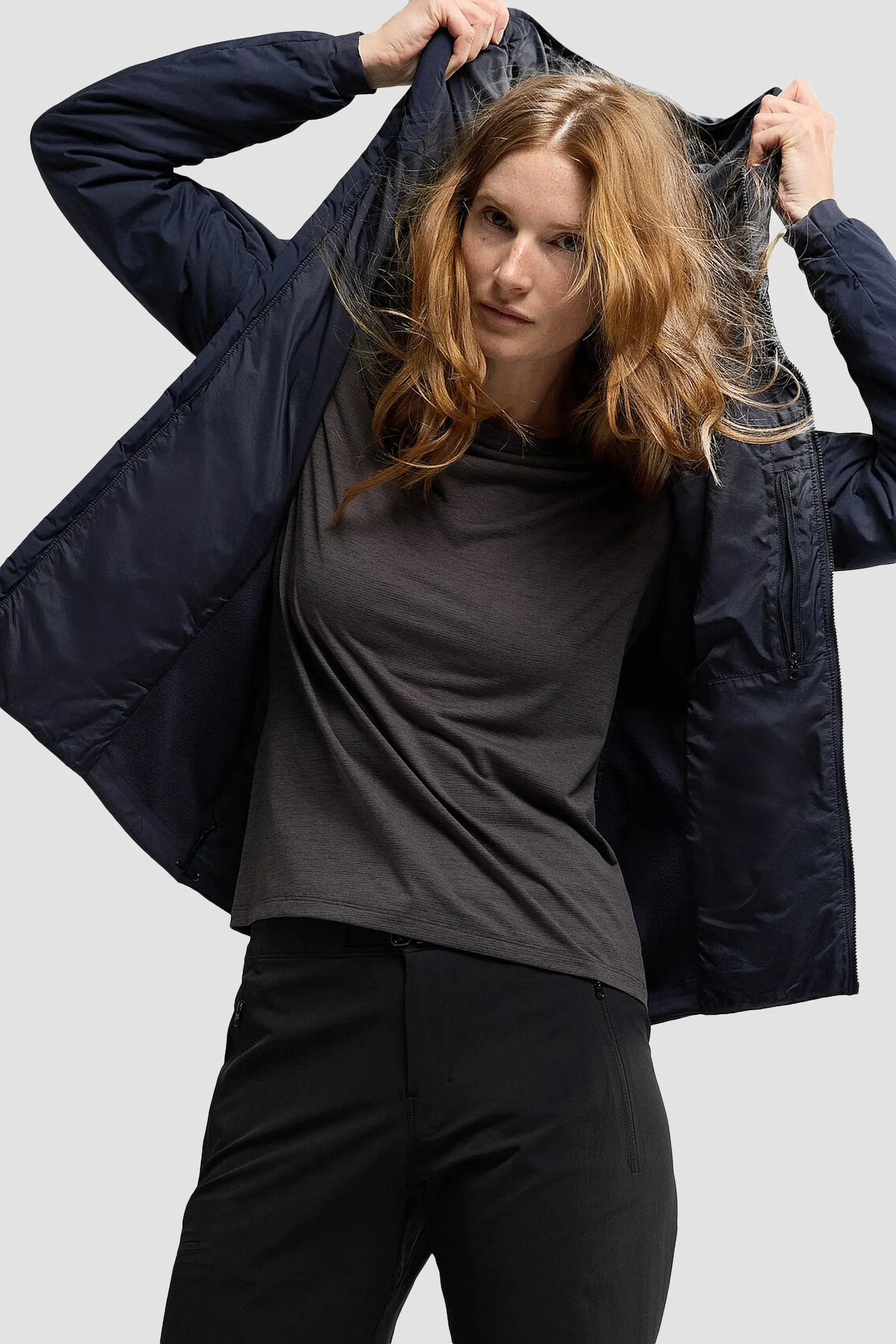 Arc'teryx Women's Atom Hoody in Black Sapphire