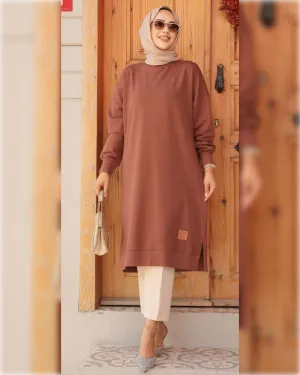 Cozy Knee-Long Cotton Blouse in Brown Shade   بلوزة رياضية قطنية دافئة باللون البني الجميل