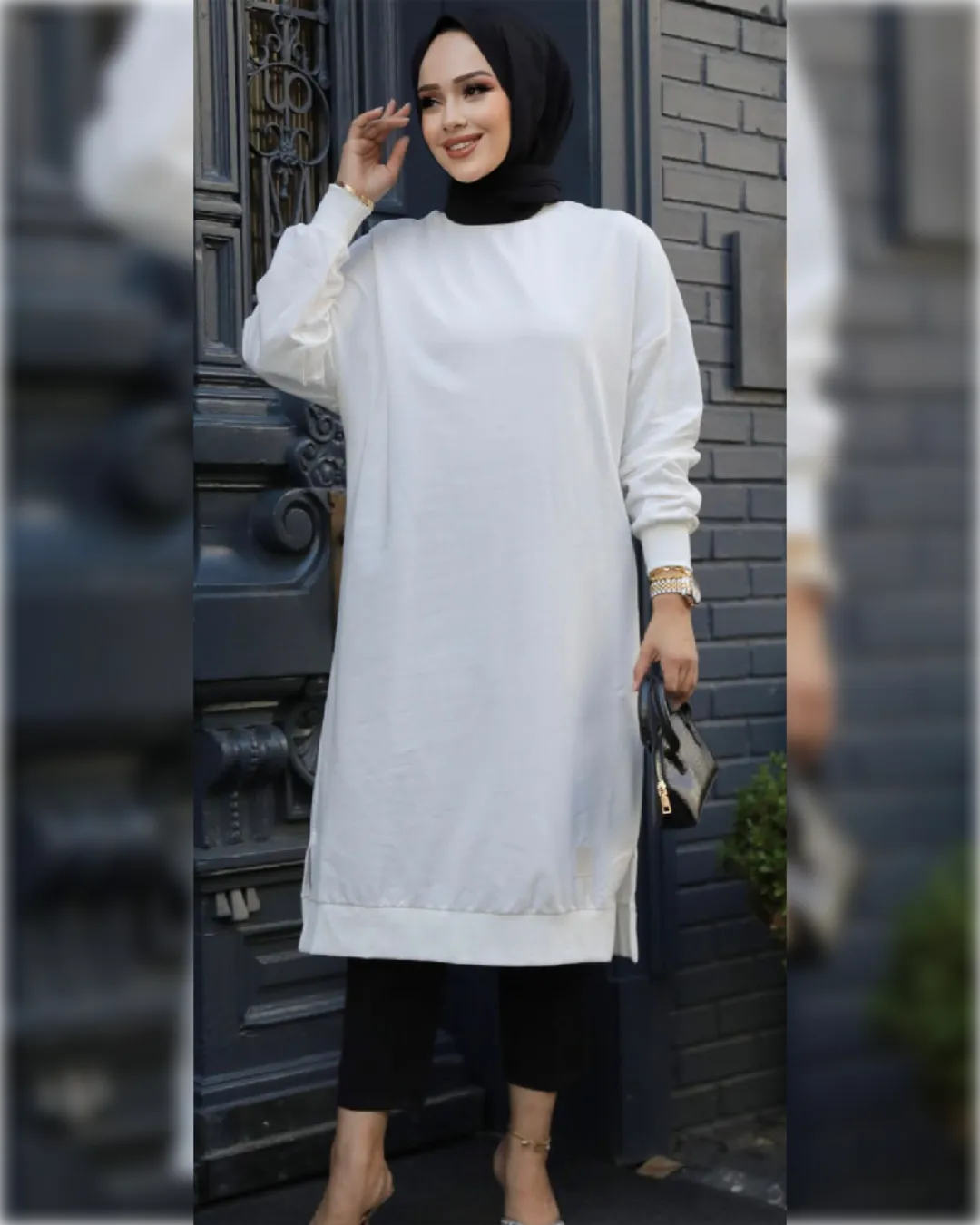 Cozy Knee-Long Cotton Blouse in White Shade   بلوزة رياضية قطنية دافئة باللون الأبيض الجميل