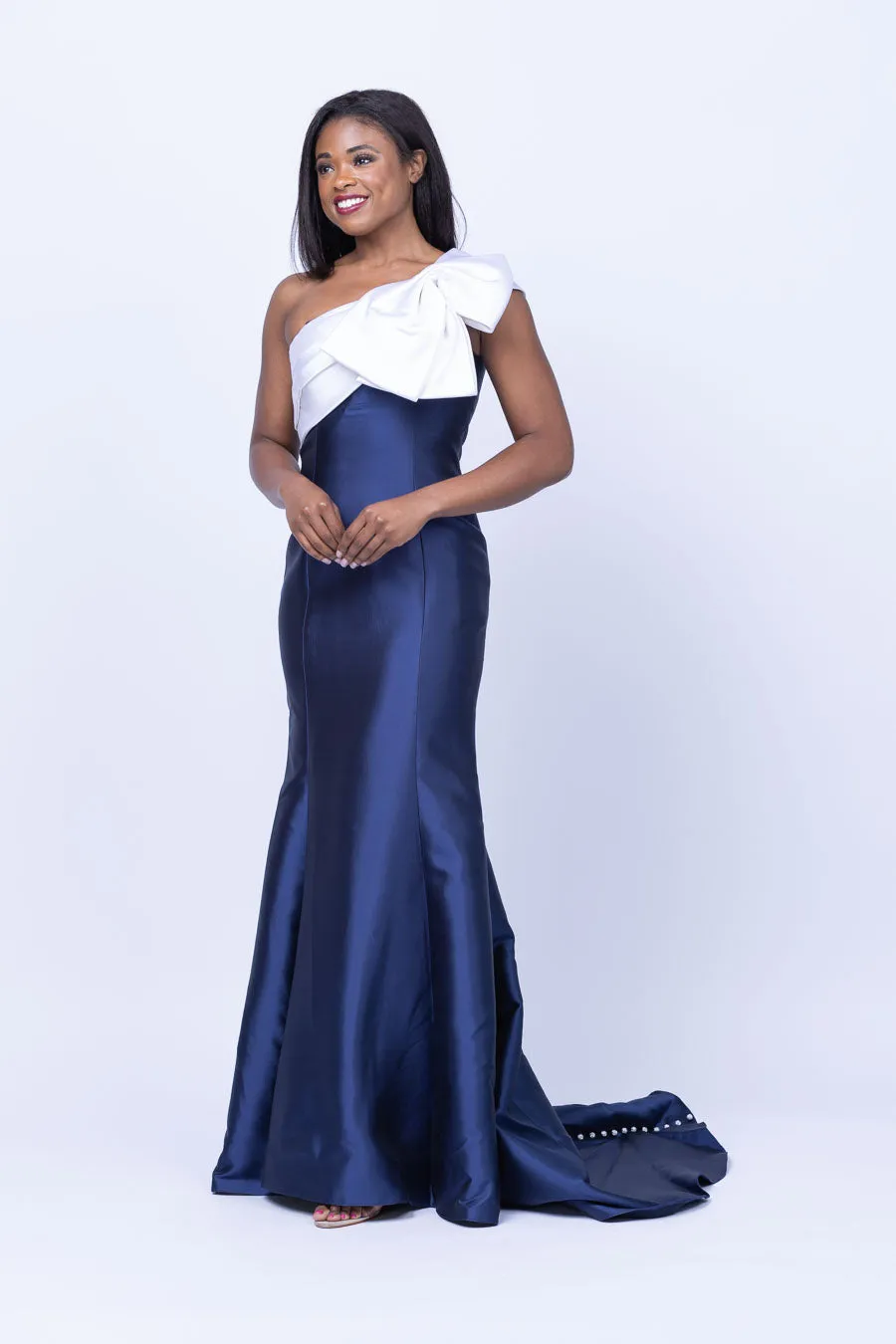 Daymor Gown in Navy White