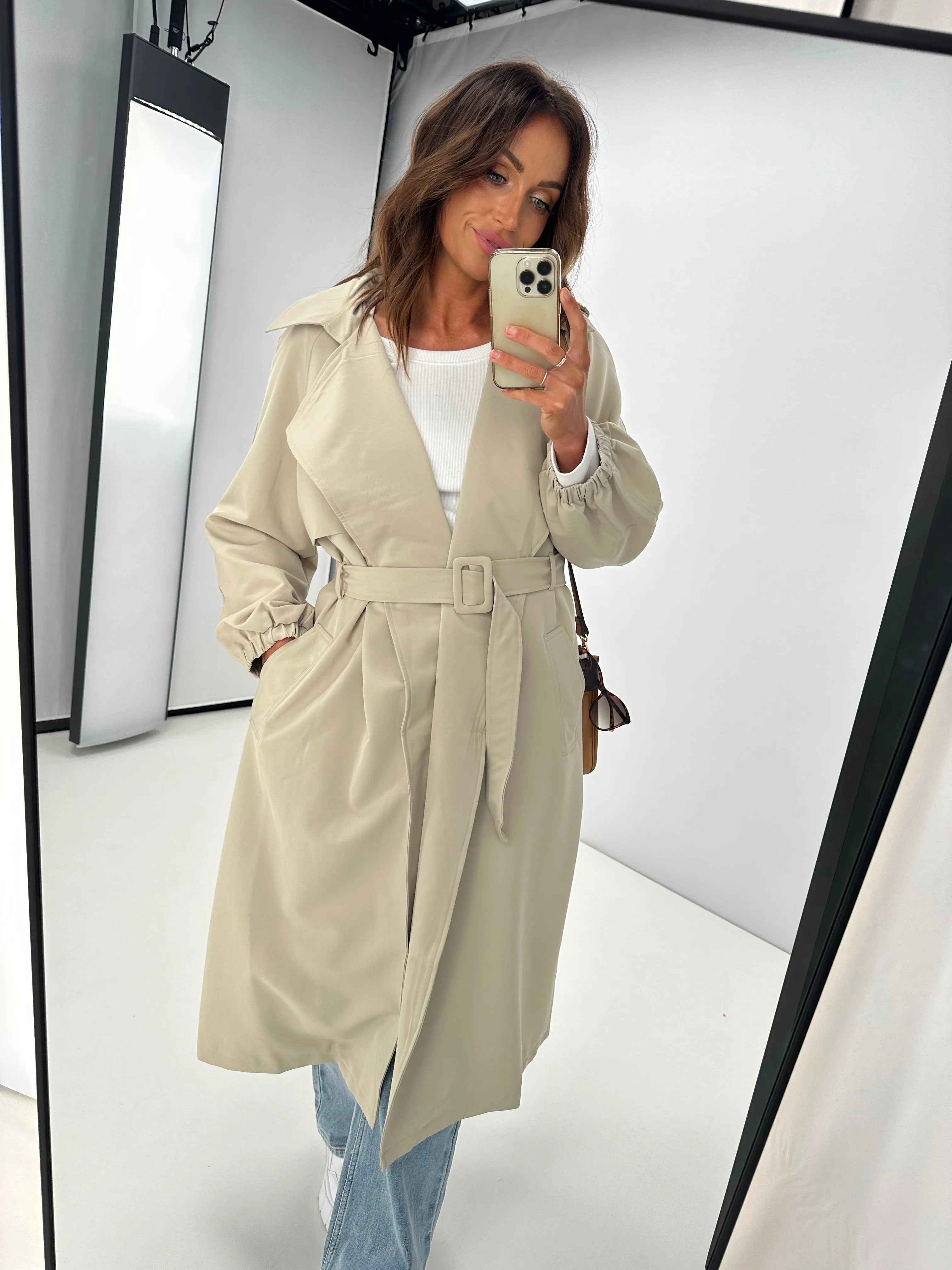 Fria Stella Drape Blousen Sleeve Trench Coat Sand